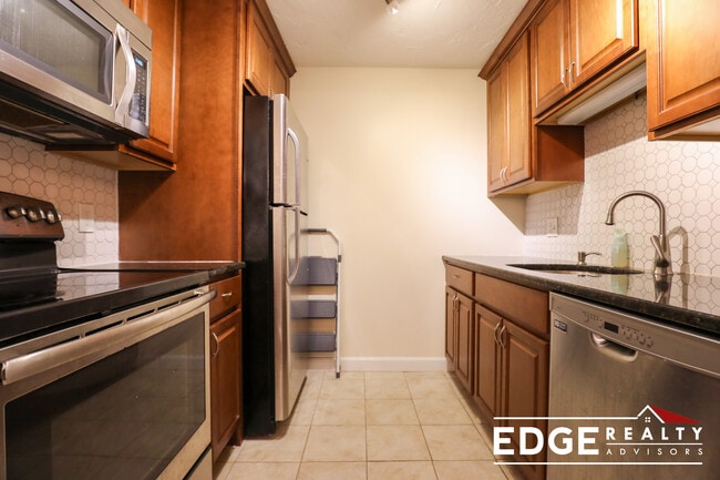 Building Photo - 16 Winter St Unit 35C