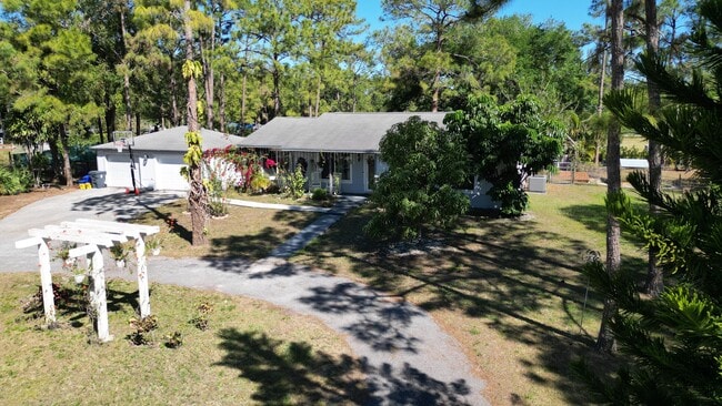 Building Photo - 13619 57th Pl N