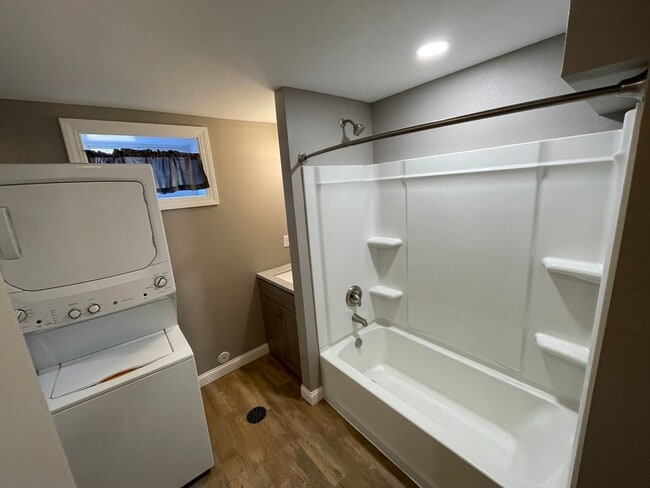 Photo - 205 8th Ave NW Apartment Unit A