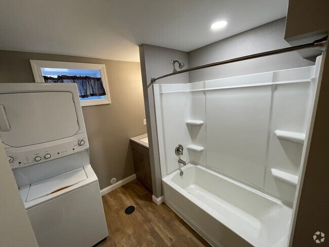 Building Photo - 205 8th Ave NW Unit A Rental