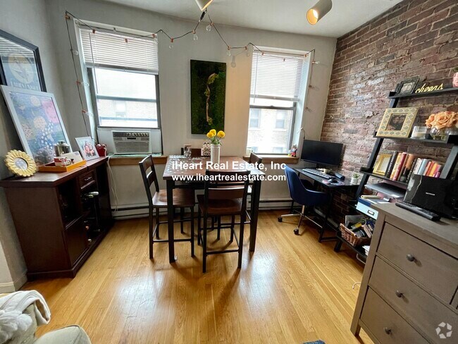 Building Photo - 13 Thacher St Unit 3 Rental