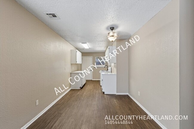 Photo - 119 Woodman Dr