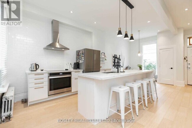 Photo - 443 Shuter St