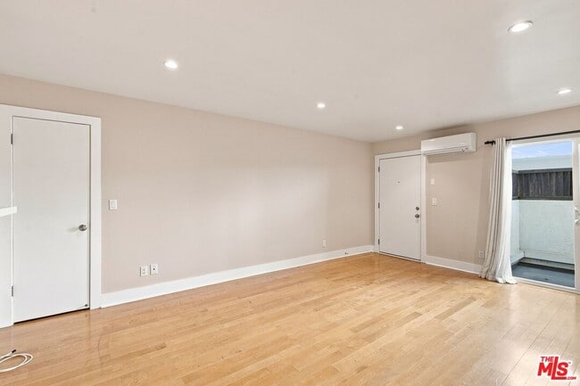 Photo - 3131 S Canfield Ave Unidad 107