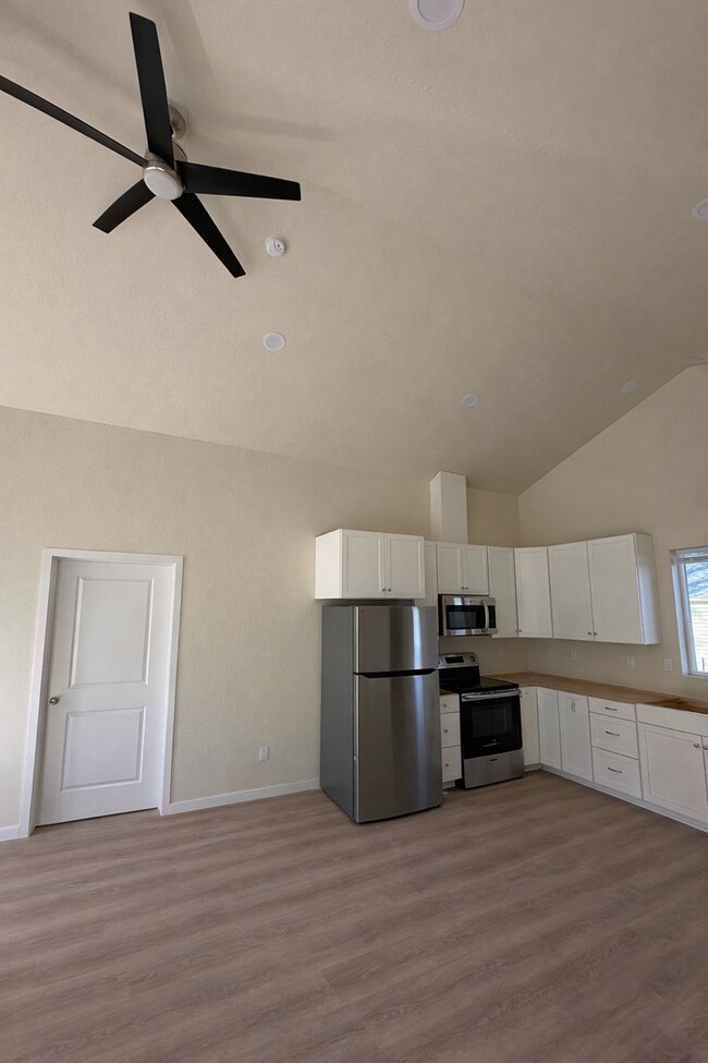 Photo - 2141 S E Melrose Dr Unit B