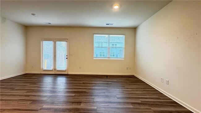 Photo - 204 Fenchurch Wy