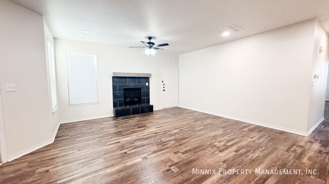 Photo - 5526 122nd St