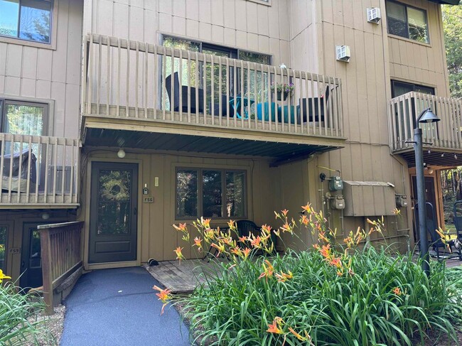 Building Photo - 18 Windsor Hill Way Unit 56
