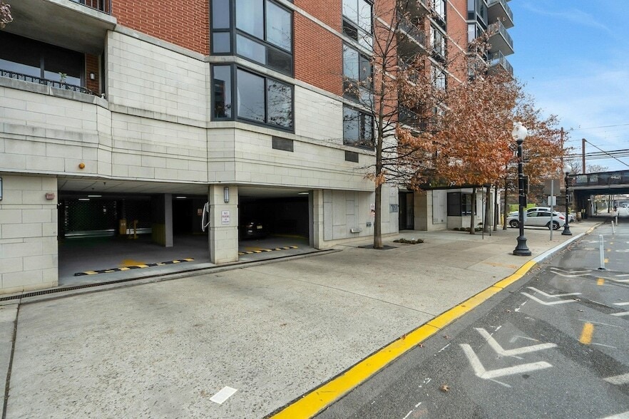 Photo - 700 Grove St