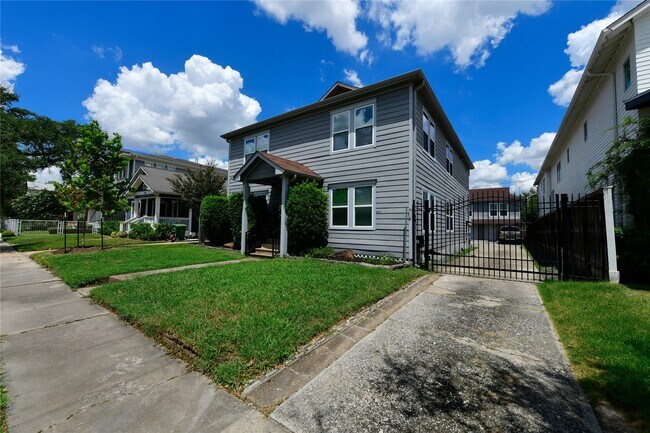 Building Photo - 1011 E 6 1/2 St Unit 1 Rental