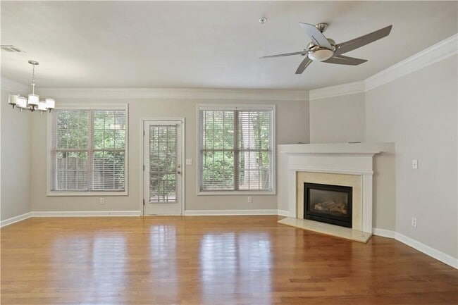 Photo - 720 Surrey Park Pl SE