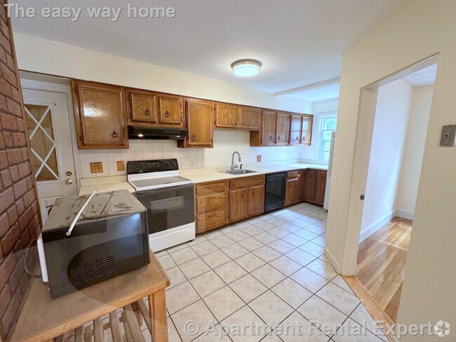 Building Photo - Large 5 room 2+ or 3 BR * DW * HUGE kitche... Rental