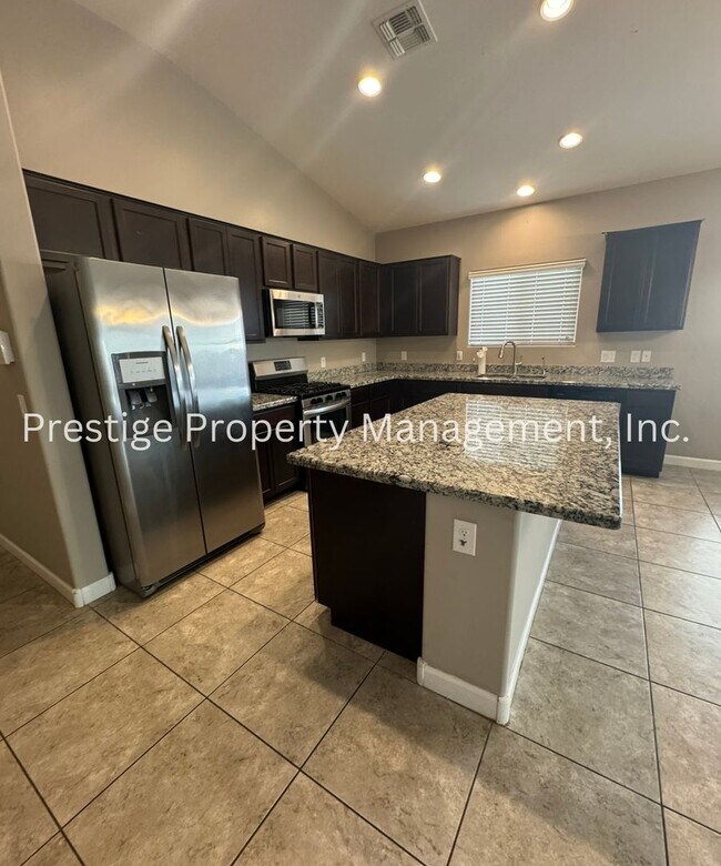 Photo - Spacious 4+Den/3 Northwest Home!