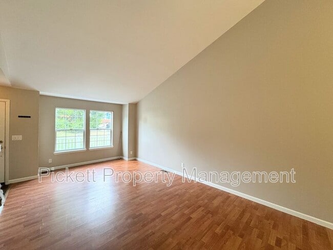 Photo - 1081 NE Shadybrook Ct