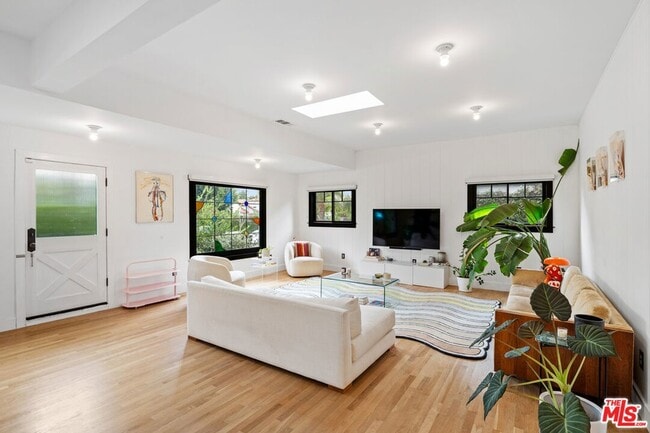 Photo - 623 N Sierra Bonita Ave