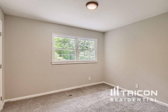 Photo - 535 Circle Dr