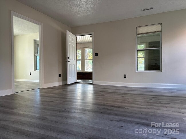 Photo - 2818 Beatties Ford Rd