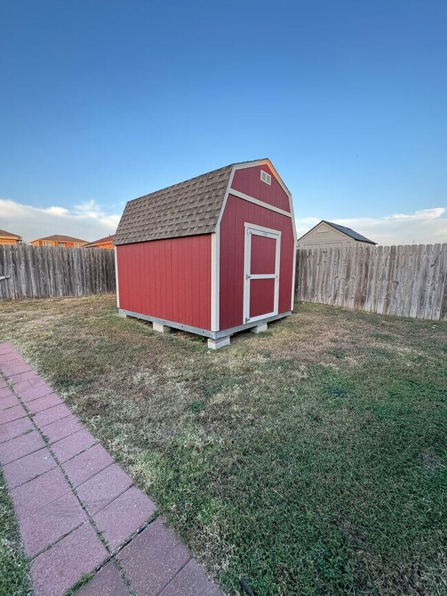 Photo - 5 Bedroom, 2.5 bath in Killeen