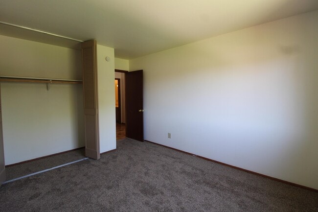 Photo - 7641 N 60th St