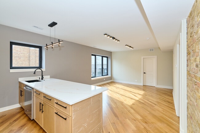 Photo - 5200 N Winthrop Ave Unit 2S