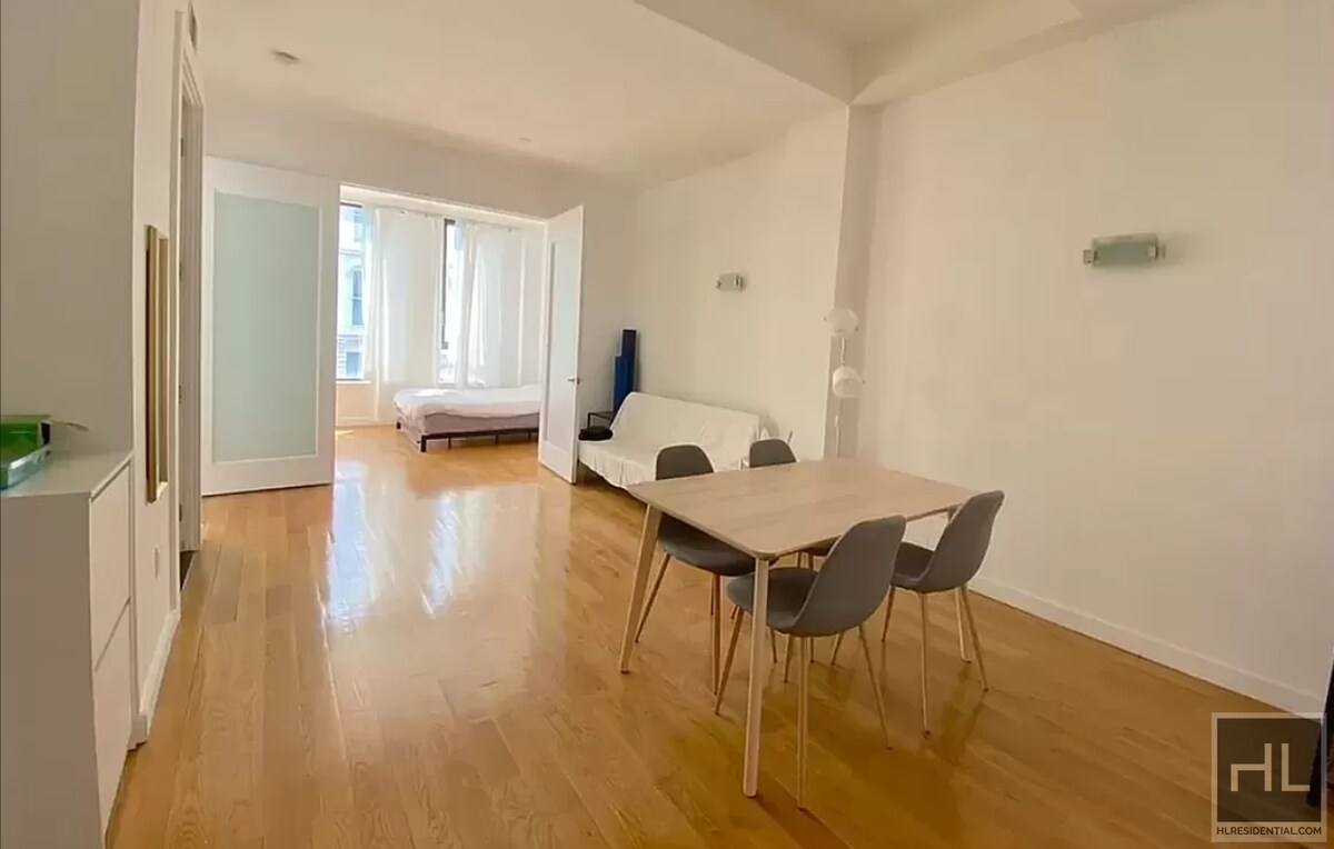 Photo - Luxurious 2 bedroom/1 Bathroom apt available for immediate or June 1st move-in in Prime Williamsb... Unit 3L