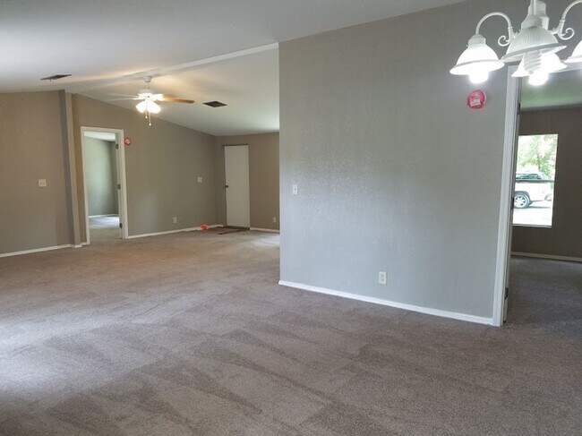 Photo - 3 Bed 2 Bath Bring your horses or livestock, the property is zoned agriculture