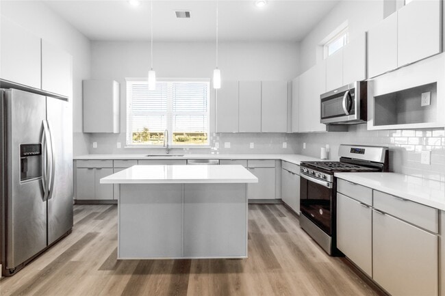 Photo - 1284 N Post Oak Rd