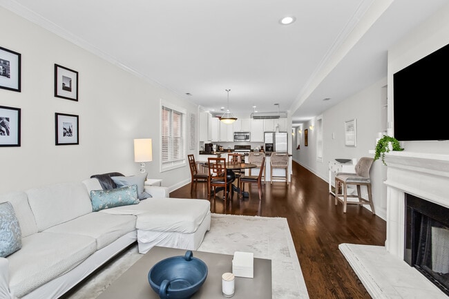 Photo - 3928 N Greenview Ave Unidad 2