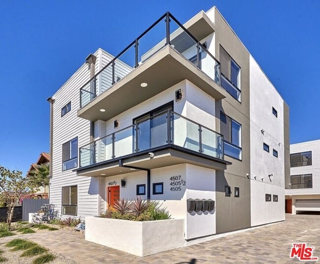 Building Photo - 4507 Lomita St