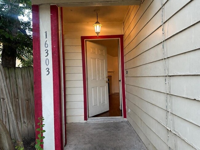 Photo - 16303 Edgemere Dr