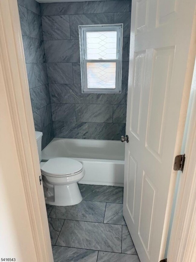 Building Photo - 401 E Front St Unit 2