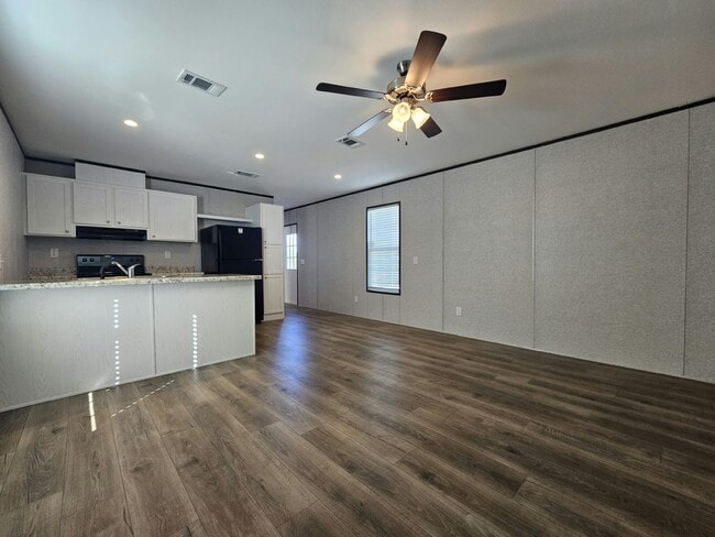 Photo - 549 Suwanee Dr