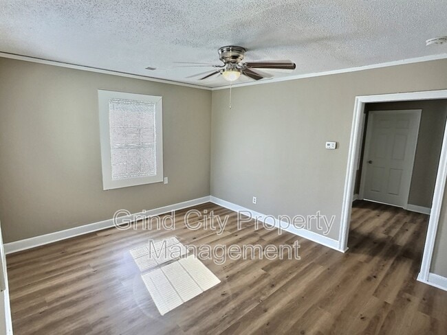 Photo - 1065 N Holmes St