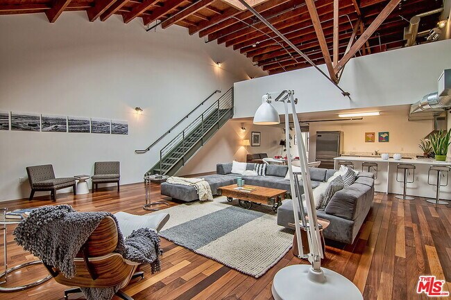 Building Photo - 1046 Princeton Dr