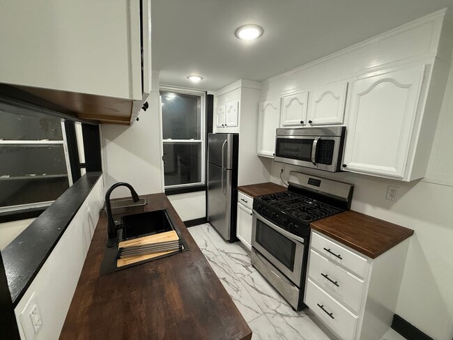 Building Photo - updated 4 bedroom 2.5 Bathroom house for rent