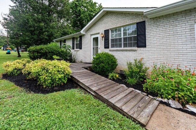 Photo - 207 Whitnel Dr