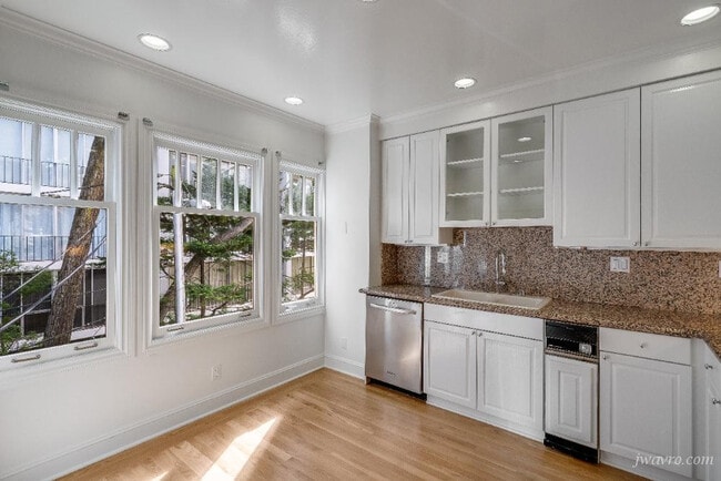 Photo - 25 Priest St