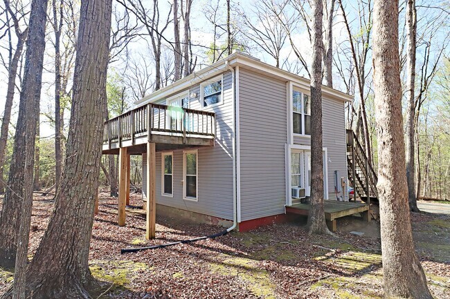 Building Photo - Private & Peaceful Living on 3 Wooded Acres Rental