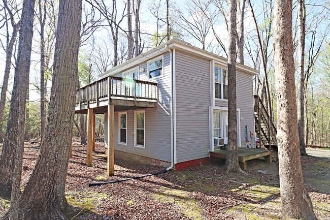 Building Photo - Private & Peaceful Living on 3 Wooded Acres Rental