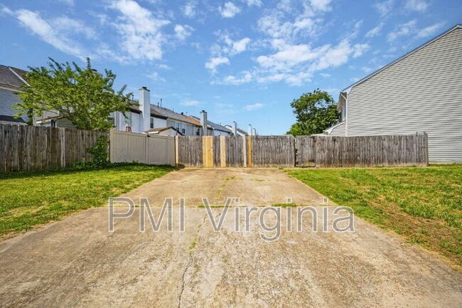 Photo - 1151 Hillock Crossing