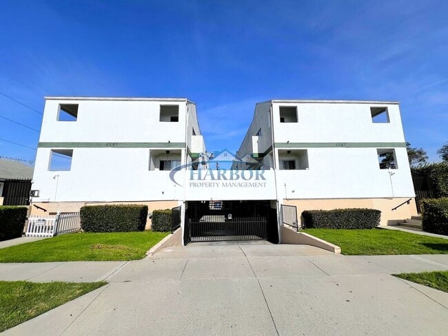 Building Photo - 4567 W 159th St Unit 4