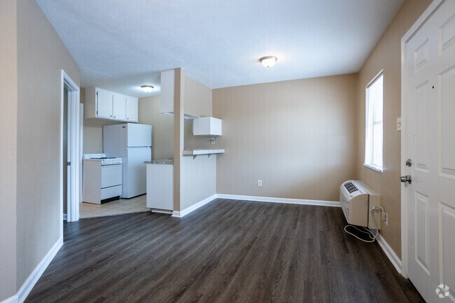 1 BR, 1 BA - 450 SF - Pecan Grove Apartments