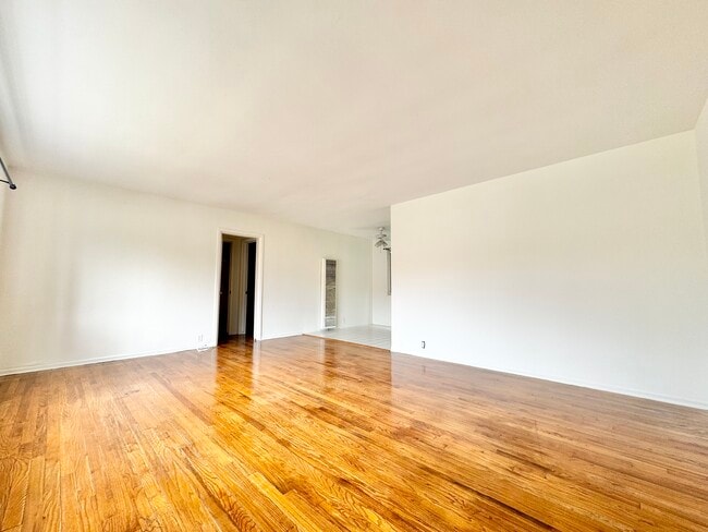 Building Photo - 418 Vernon Ave Unit B Rental