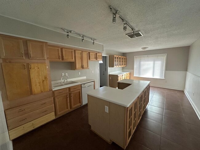 Photo - 2714 Gerald Ford Dr W