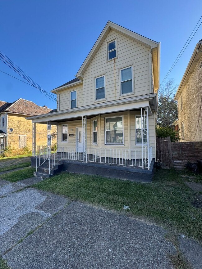 Photo - Enormous Completely Updated 4-Bedroom 1-Ba...