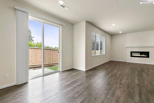 Photo - Your Ideal Home in Puyallup Awaits – Peace...