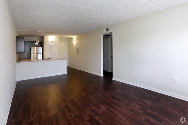 2BD/2BA - 1050 SqFt (Living Room)