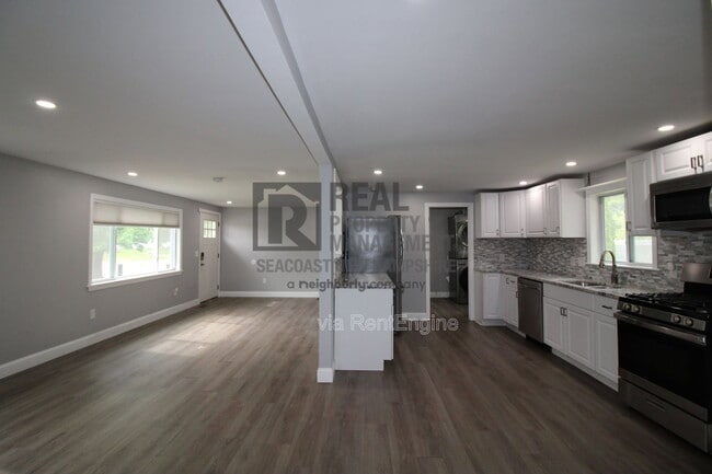 Building Photo - 23 Forest Ave