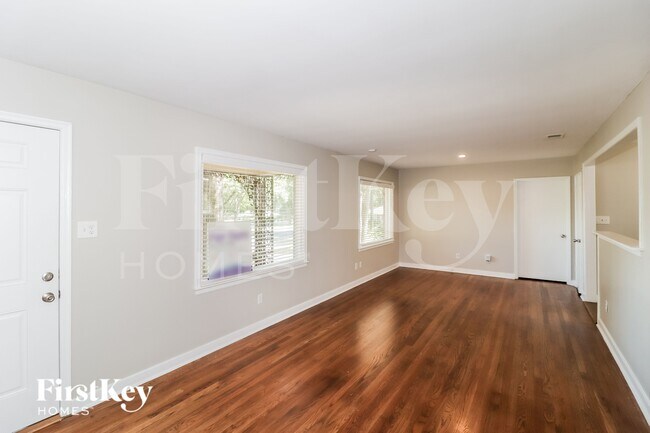 Photo - 4205 Charleswood Ave
