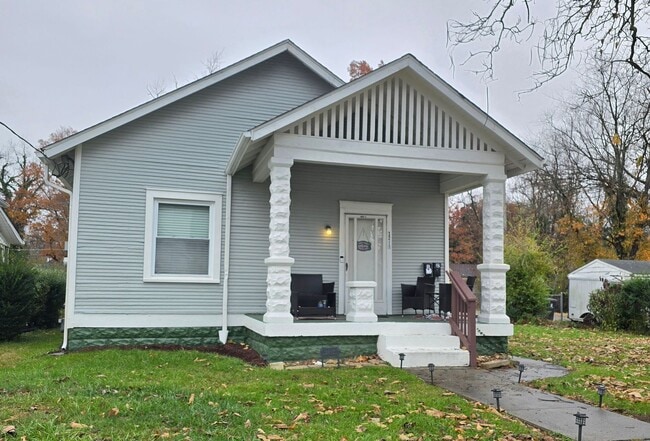 Building Photo - 3211 Dumesnil St Unit 2